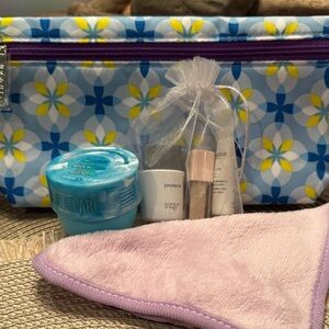 Floral Cosmetic Bag with Skincare Set & Makeup Remover Cloth